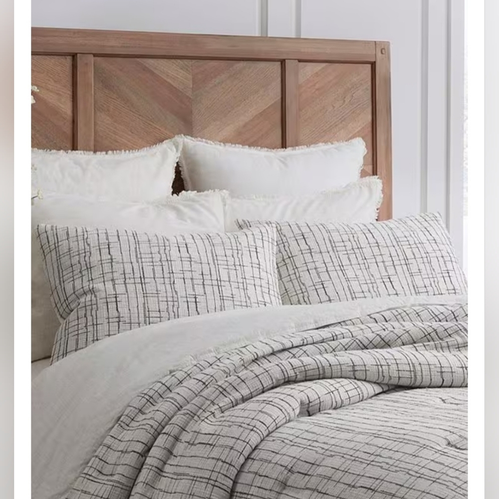 Southern Living Simplicity Collection Cade Textured Comforter